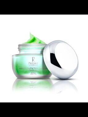 Cooling Facial Peeling Gel with Vitamin E & A - Green
